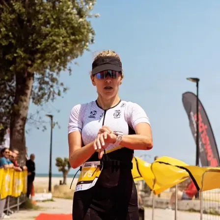 Teti running towards the finish at Triman 70.3